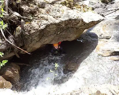 6 Jähriges Kind beim Canyoning im Naturpark Tiroler Lech