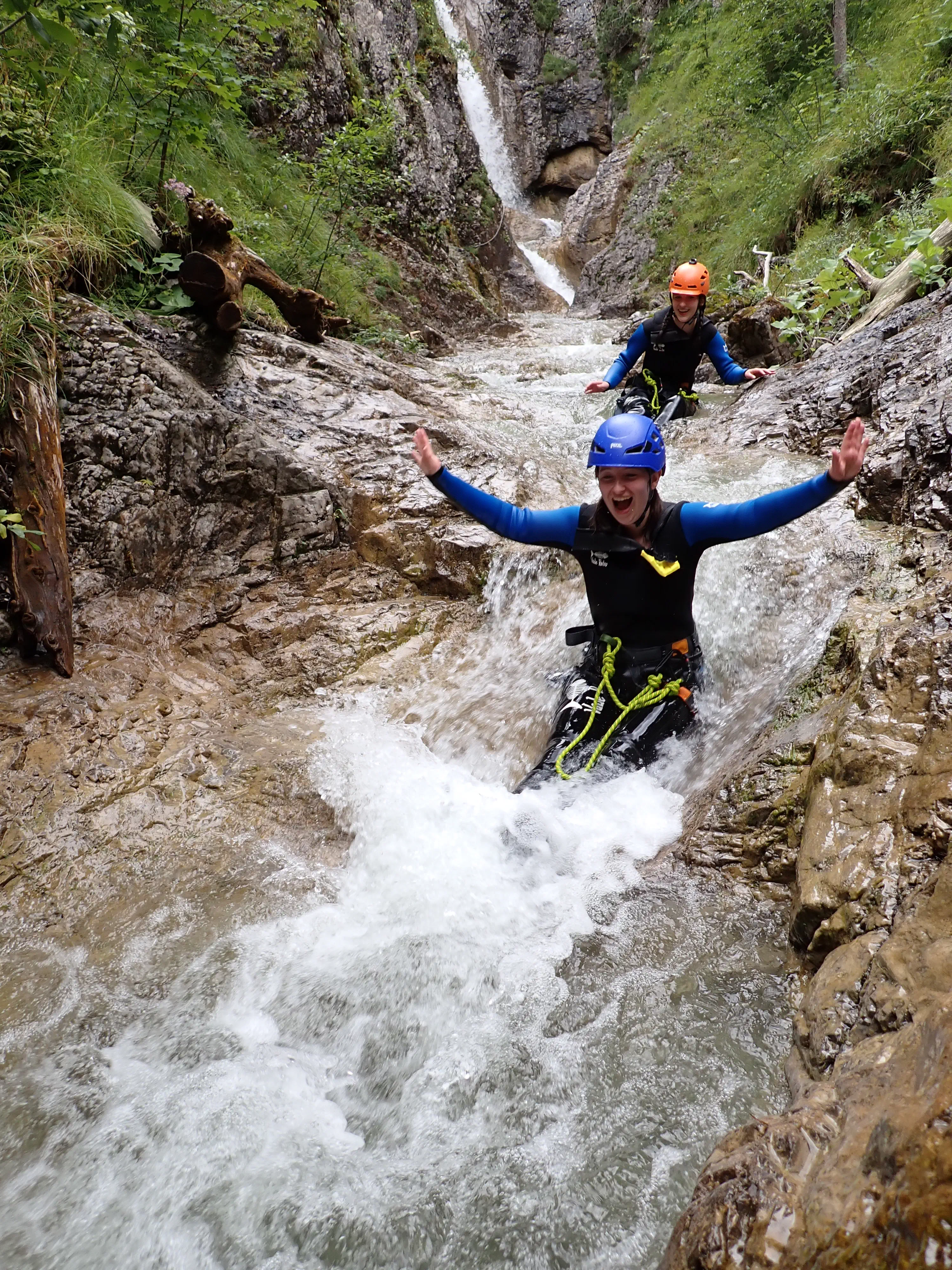 Rutschen über Naturfelsrutsche.